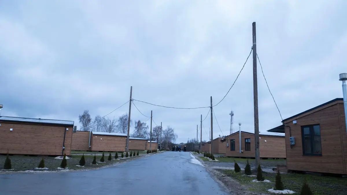 Вулиця модульного містечка Q-tochok з рядами будинків